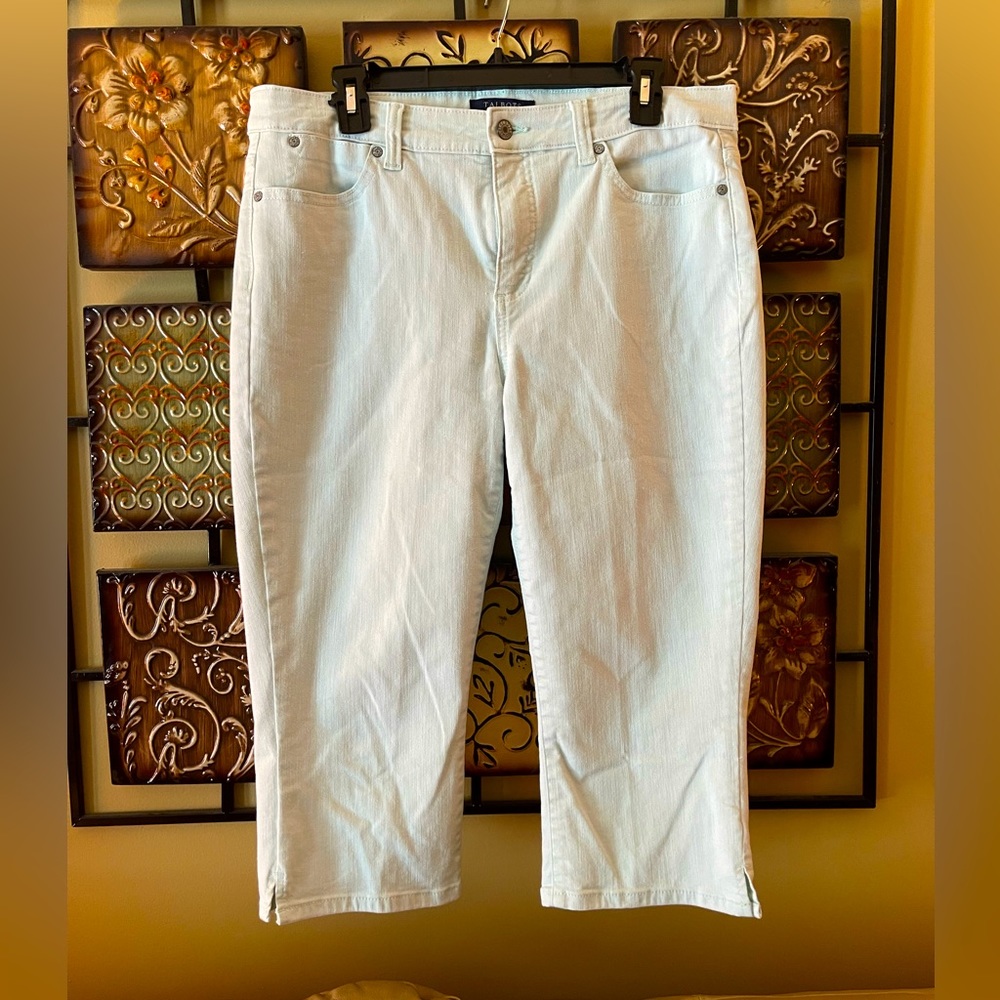 Talbots light green sage capri pants size 12 like new!